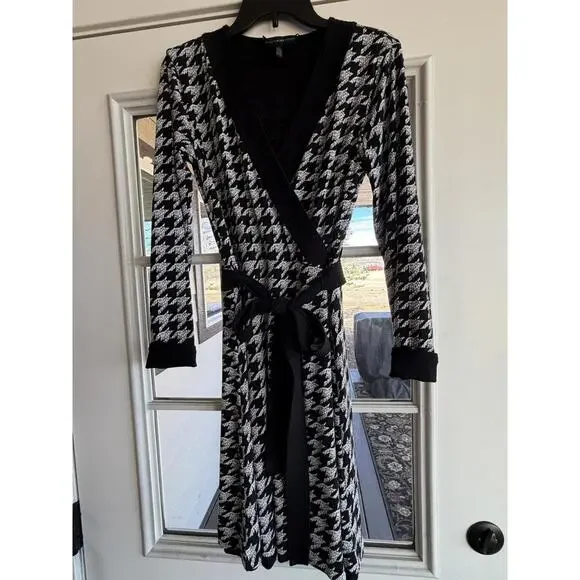 WHBM Bold Houndstooth Reversible Faux Wrap Belted Dress 6 - Picture 3 of 11